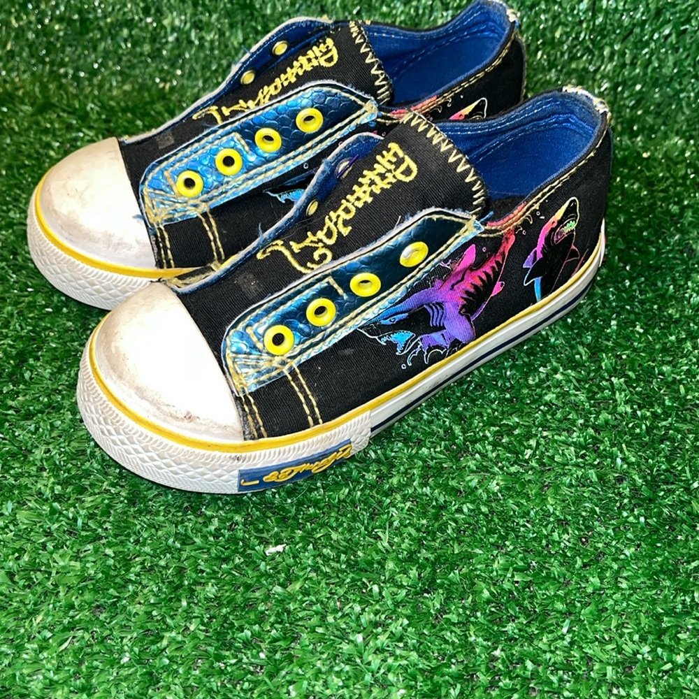 Ed Hardy sharks 🦈 canvas sneakers SZ 9